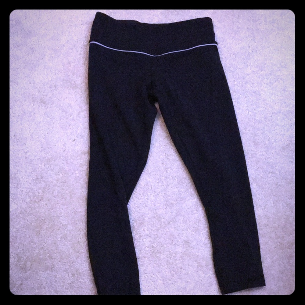 Lululemon black crop workout pants